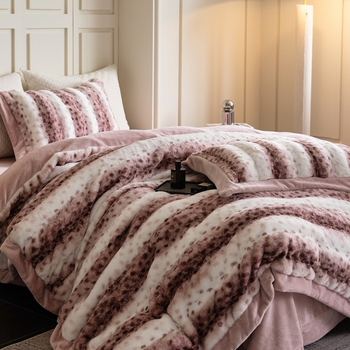 91家纺网 家纺一手货源 找家纺 佳汐蓝家纺 2025新款亲肤舒适A类波点兔毛绒四件套-波点兔毛 波点兔毛-深粉