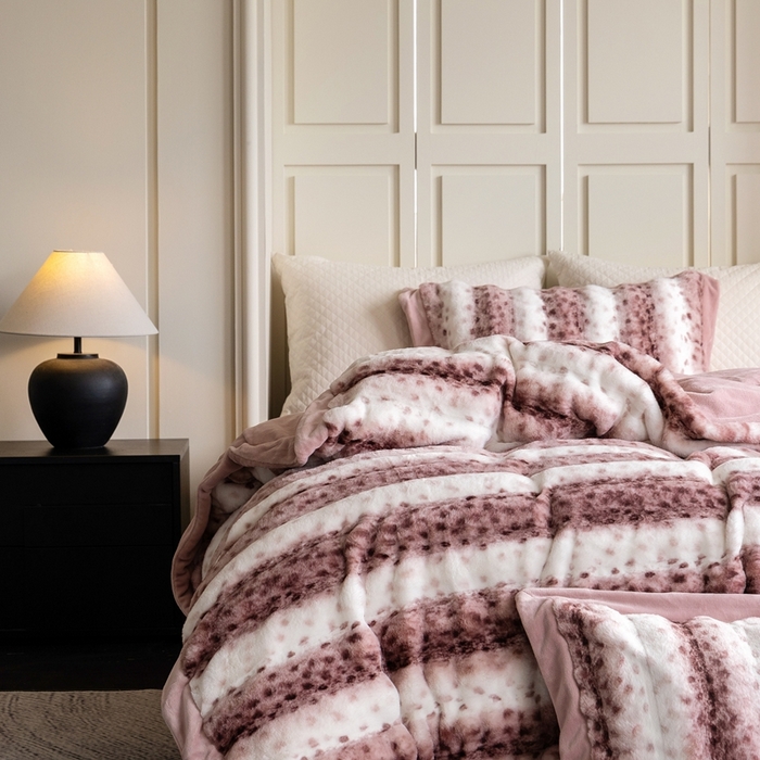 91家纺网 家纺一手货源 找家纺 佳汐蓝家纺 2025新款亲肤舒适A类波点兔毛绒四件套-波点兔毛 波点兔毛-深粉