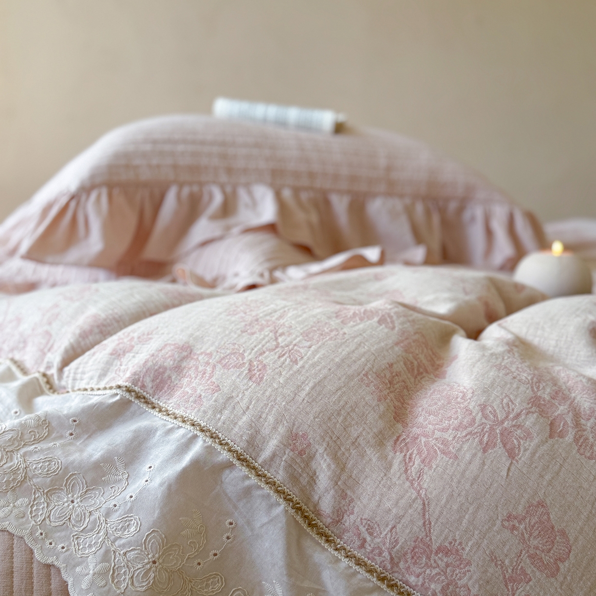 91家纺网 家纺一手货源 找家纺 漫调家纺 2025新款棉麻提花床盖四件套-棉麻絮语 棉麻絮语-粉