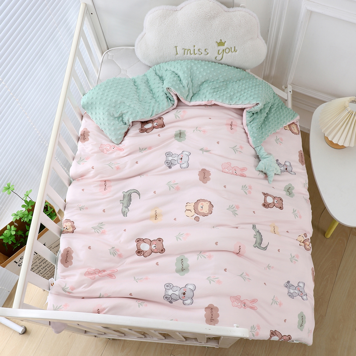 91家纺网 家纺一手货源 找家纺 悦织湾家纺 小海星款针织棉宝宝绒豆豆被被子被芯2025新款秋冬轻奢时尚单人床学生宿舍毛毯 动物乐园