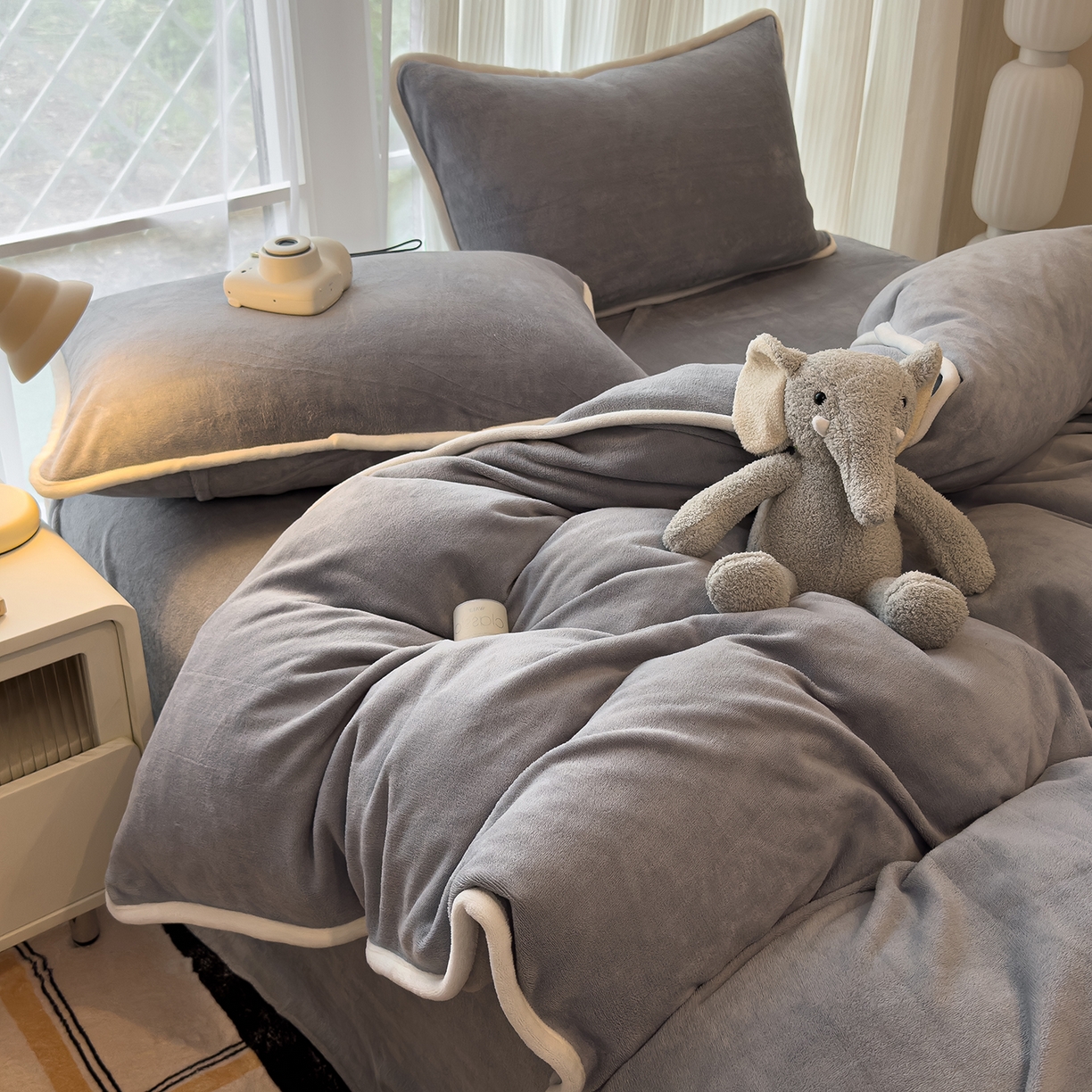 91家纺网 家纺一手货源 找家纺 N先生_2025新款牛奶绒纯色包边四件套 高级灰