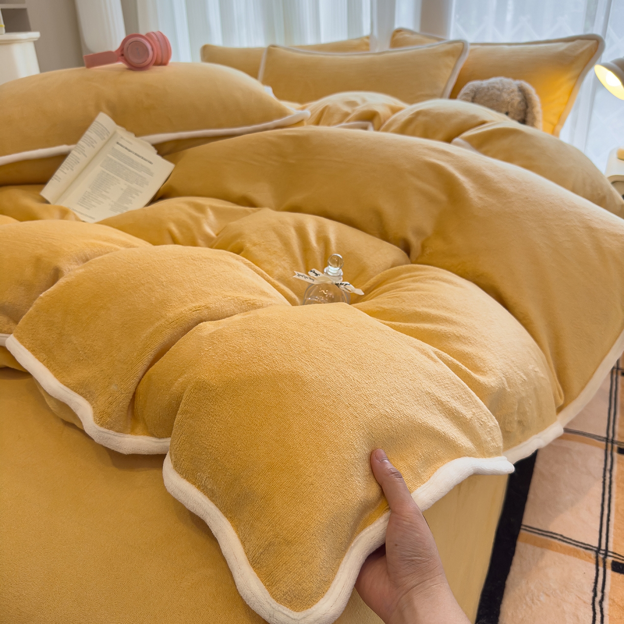 91家纺网 家纺一手货源 找家纺 N先生_2025新款牛奶绒纯色包边四件套 落日橘