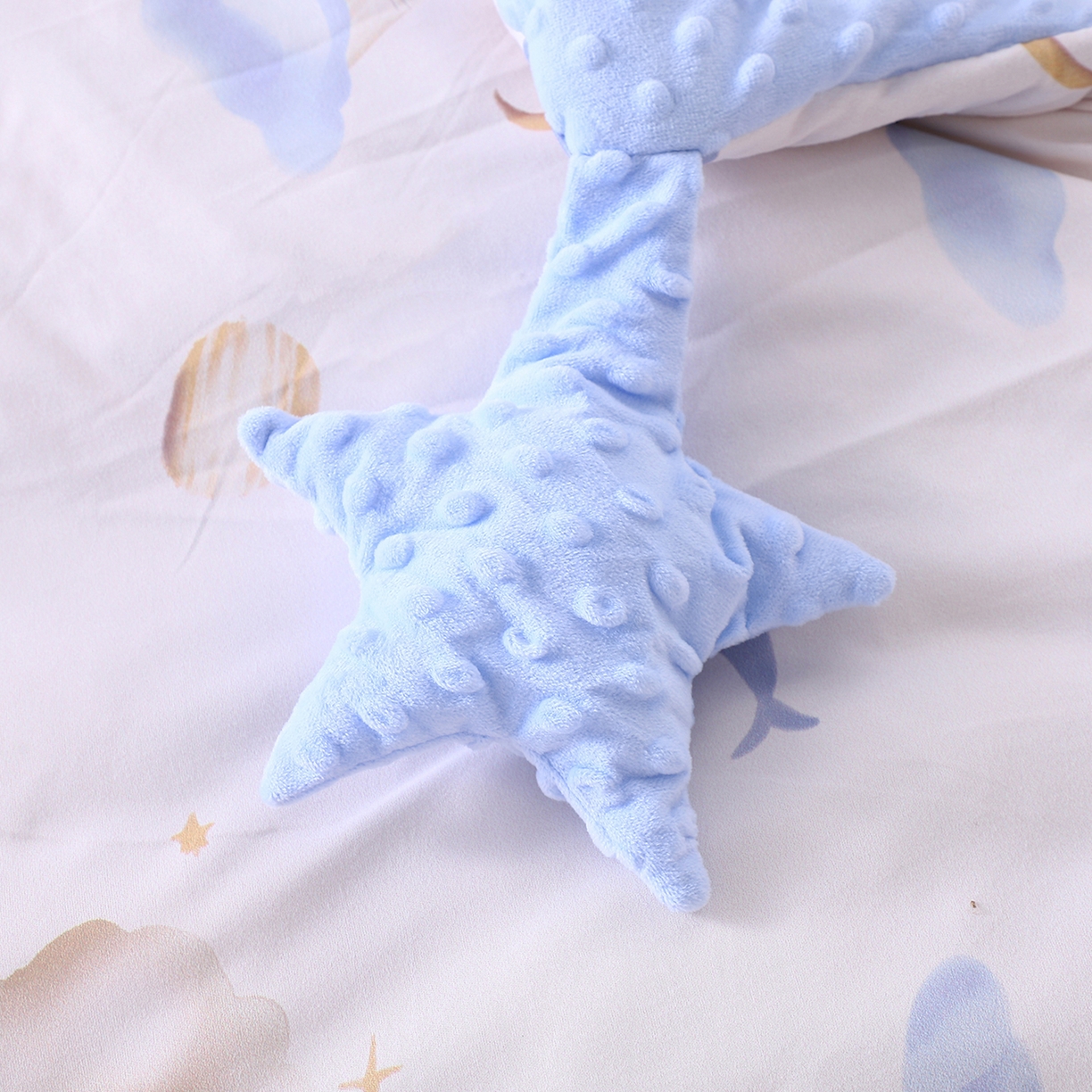 91家纺网 家纺一手货源 找家纺 悦织湾家纺 小海星款针织棉宝宝绒豆豆被被子被芯2025新款秋冬轻奢时尚单人床学生宿舍毛毯 云鲸伴眠