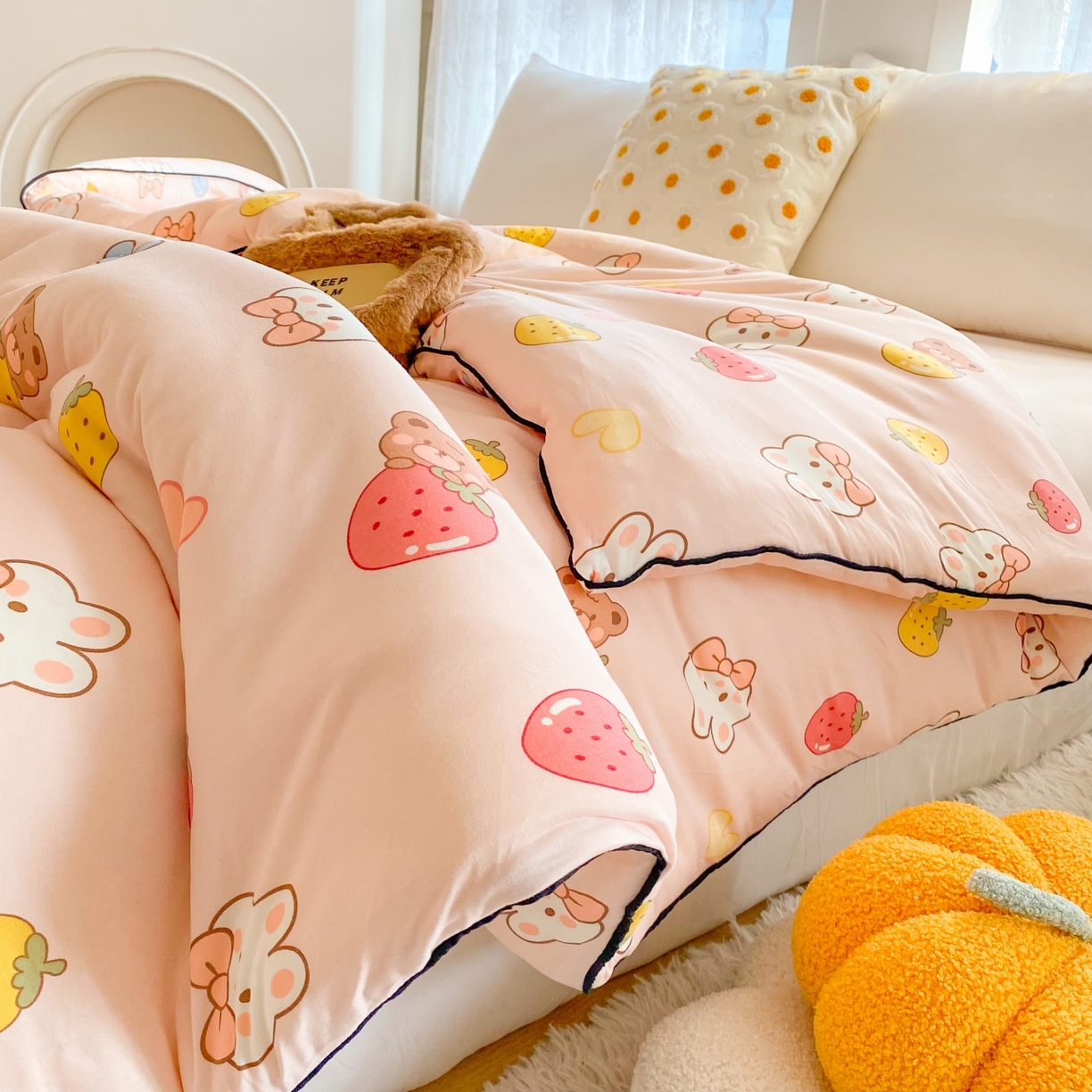 91家纺网 家纺一手货源 找家纺 小叮当家纺仓储工厂店 2025新款A类母婴级宝宝被子豆豆绒牛奶针织棉被子大豆被春秋被秋冬被婴童被夏凉被 牛奶针织被-草莓兔兔