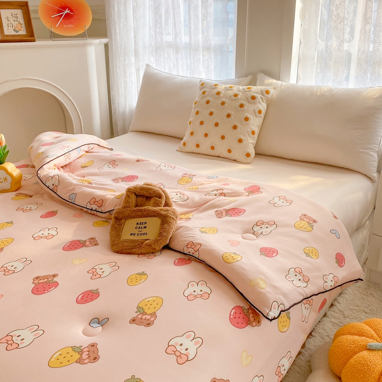 91家纺网 家纺一手货源 找家纺 小叮当家纺仓储工厂店 2025新款A类母婴级宝宝被子豆豆绒牛奶针织棉被子大豆被春秋被秋冬被婴童被夏凉被 牛奶针织被-草莓兔兔