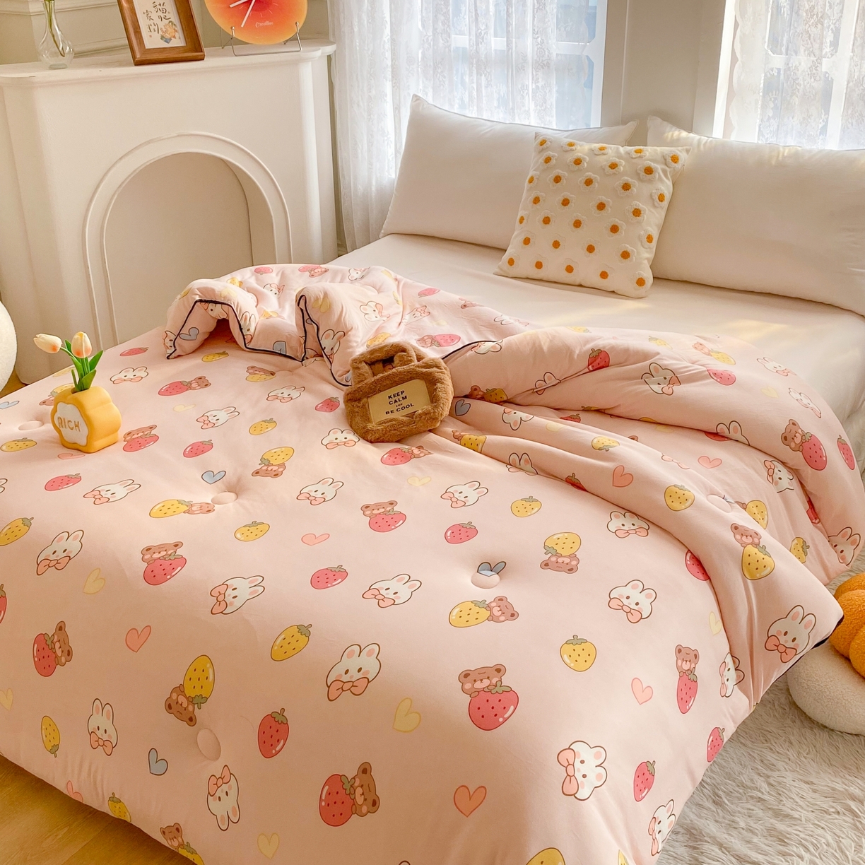 91家纺网 家纺一手货源 找家纺 小叮当家纺仓储工厂店 2025新款A类母婴级宝宝被子豆豆绒牛奶针织棉被子大豆被春秋被秋冬被婴童被夏凉被 牛奶针织被-草莓兔兔