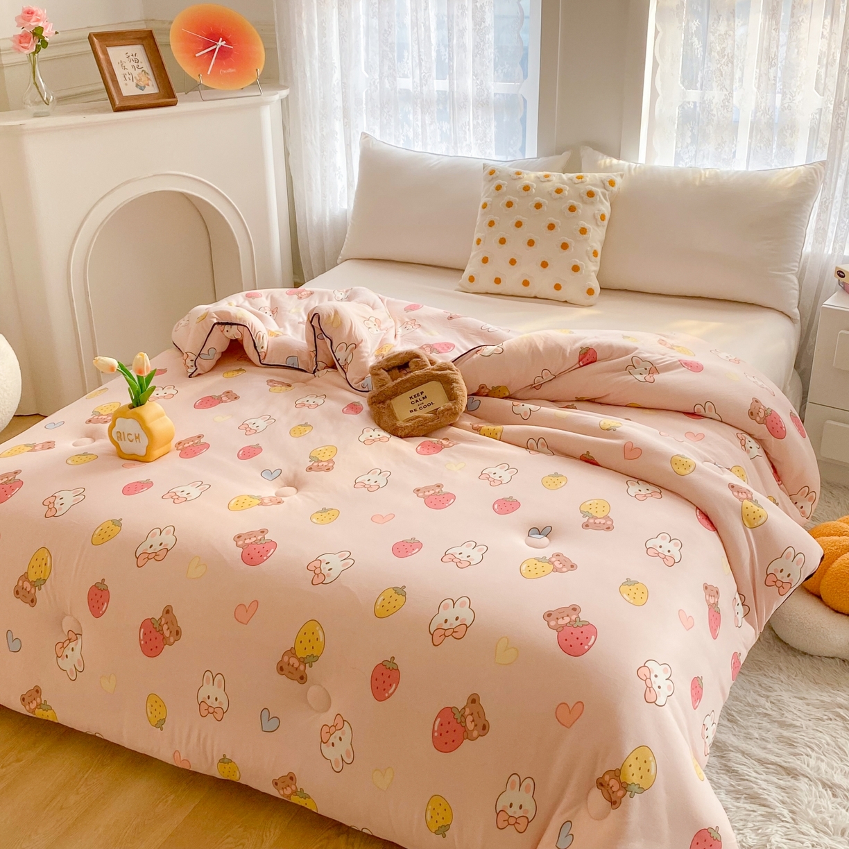 91家纺网 家纺一手货源 找家纺 小叮当家纺仓储工厂店 2025新款A类母婴级宝宝被子豆豆绒牛奶针织棉被子大豆被春秋被秋冬被婴童被夏凉被 牛奶针织被-草莓兔兔