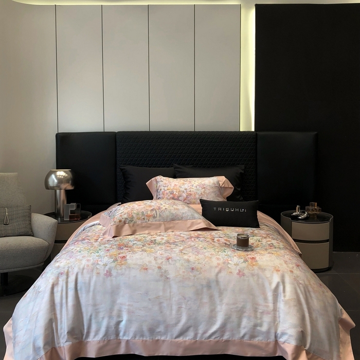 91家纺网 家纺一手货源 找家纺 太古汇家居 2025新款长绒棉纯棉活性丝光工艺数码印花四件套 花慕里-藕粉玉