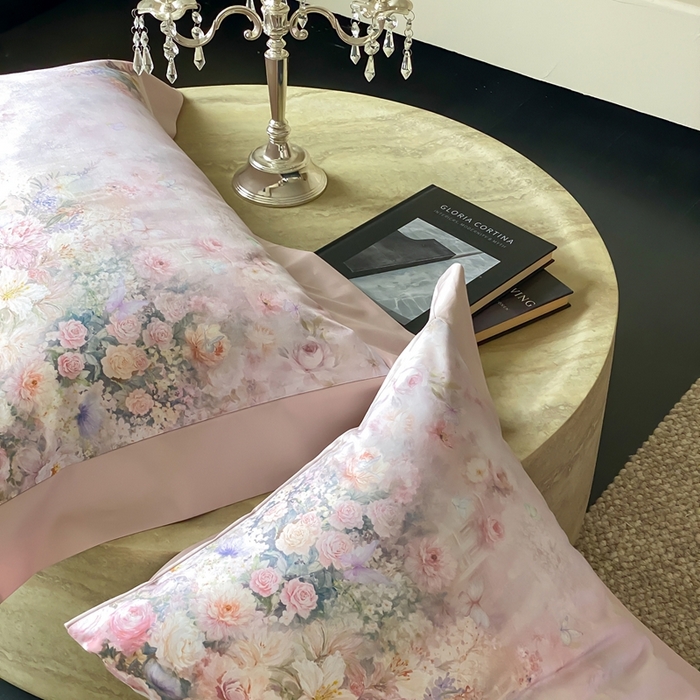 91家纺网 家纺一手货源 找家纺 太古汇家居 2025新款长绒棉纯棉活性丝光工艺数码印花四件套 陌上花开-粉