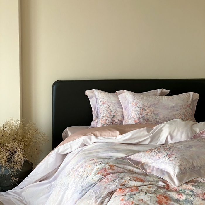 91家纺网 家纺一手货源 找家纺 太古汇家居 2025新款长绒棉纯棉活性丝光工艺数码印花四件套 花间集-柔雾玉