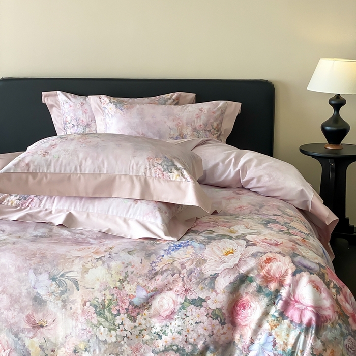 91家纺网 家纺一手货源 找家纺 太古汇家居 2025新款长绒棉纯棉活性丝光工艺数码印花四件套 陌上花开-粉