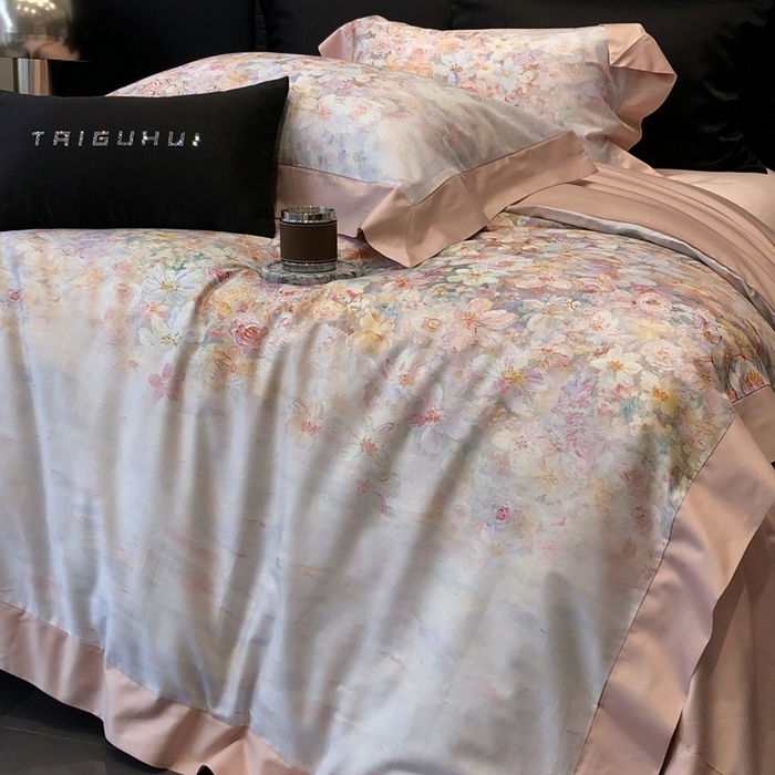 91家纺网 家纺一手货源 找家纺 太古汇家居 2025新款长绒棉纯棉活性丝光工艺数码印花四件套 花慕里-藕粉玉