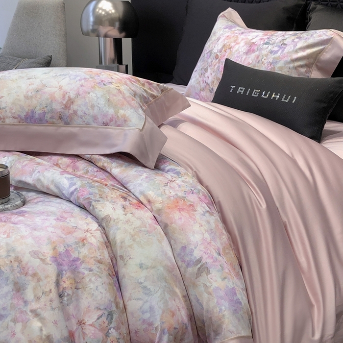 91家纺网 家纺一手货源 找家纺 太古汇家居 2025新款长绒棉纯棉活性丝光工艺数码印花四件套 苒晞-粉