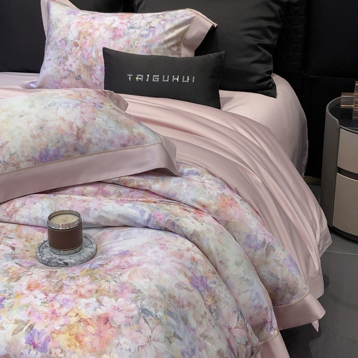 91家纺网 家纺一手货源 找家纺 太古汇家居 2025新款长绒棉纯棉活性丝光工艺数码印花四件套 苒晞-粉