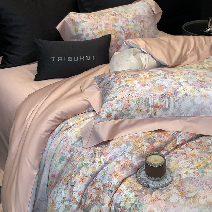 91家纺网 家纺一手货源 找家纺 太古汇家居 2025新款长绒棉纯棉活性丝光工艺数码印花四件套 花慕里-藕粉玉