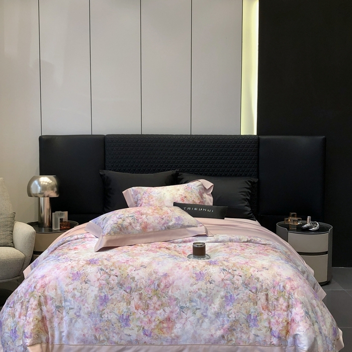 91家纺网 家纺一手货源 找家纺 太古汇家居 2025新款长绒棉纯棉活性丝光工艺数码印花四件套 苒晞-粉