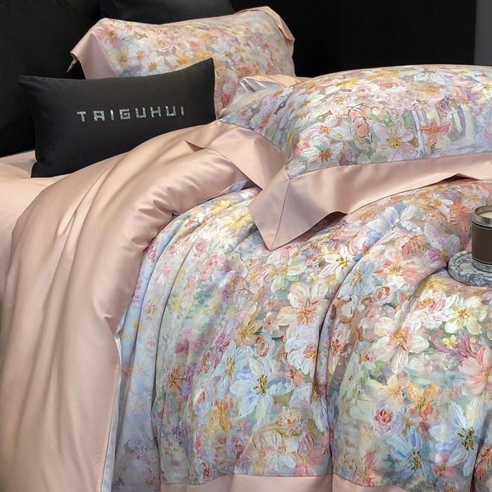 91家纺网 家纺一手货源 找家纺 太古汇家居 2025新款长绒棉纯棉活性丝光工艺数码印花四件套 花慕里-藕粉玉