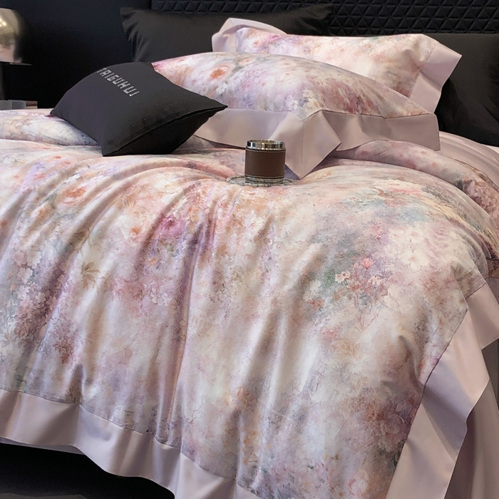 91家纺网 家纺一手货源 找家纺 太古汇家居 2025新款长绒棉纯棉活性丝光工艺数码印花四件套 雾野山茶-紫