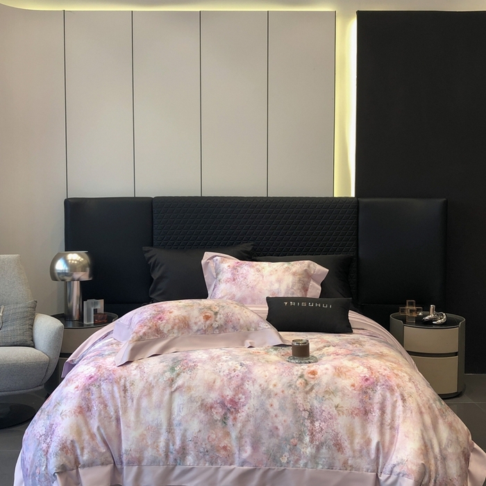 91家纺网 家纺一手货源 找家纺 太古汇家居 2025新款长绒棉纯棉活性丝光工艺数码印花四件套 雾野山茶-紫