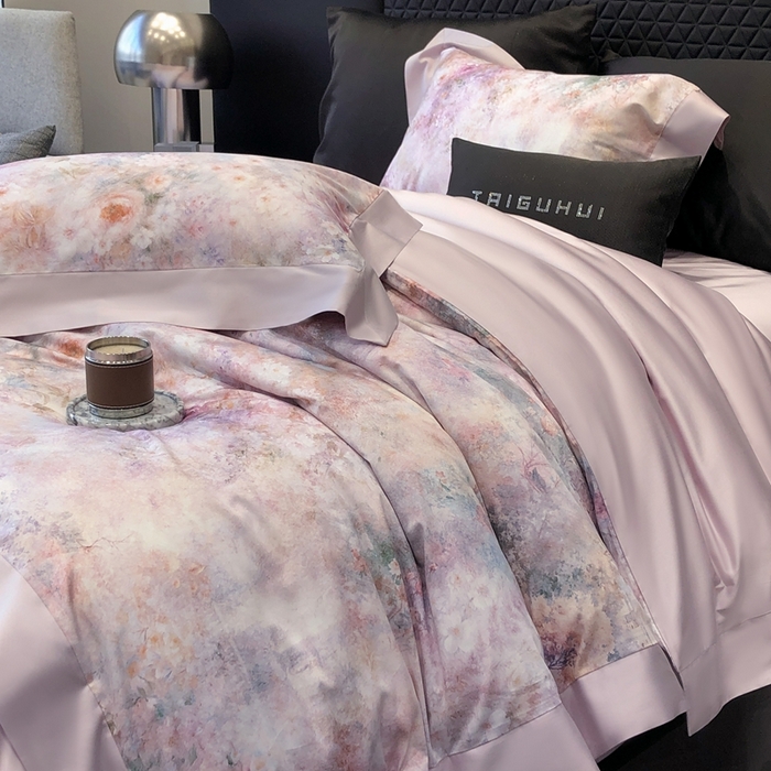 91家纺网 家纺一手货源 找家纺 太古汇家居 2025新款长绒棉纯棉活性丝光工艺数码印花四件套 雾野山茶-紫