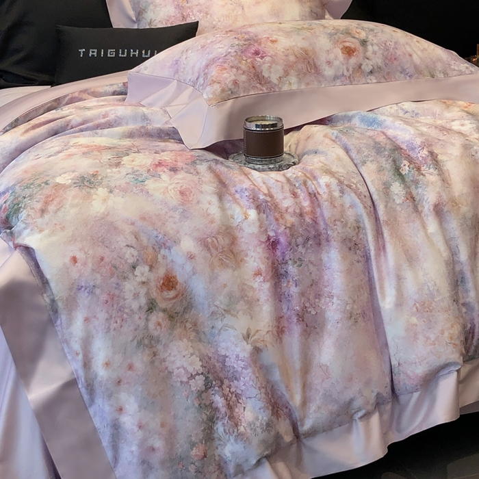 91家纺网 家纺一手货源 找家纺 太古汇家居 2025新款长绒棉纯棉活性丝光工艺数码印花四件套 雾野山茶-紫