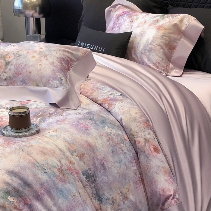 91家纺网 家纺一手货源 找家纺 太古汇家居 2025新款长绒棉纯棉活性丝光工艺数码印花四件套 雾野山茶-紫