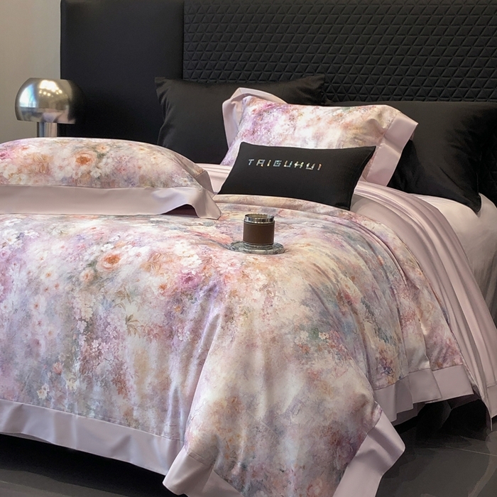 91家纺网 家纺一手货源 找家纺 太古汇家居 2025新款长绒棉纯棉活性丝光工艺数码印花四件套 雾野山茶-紫