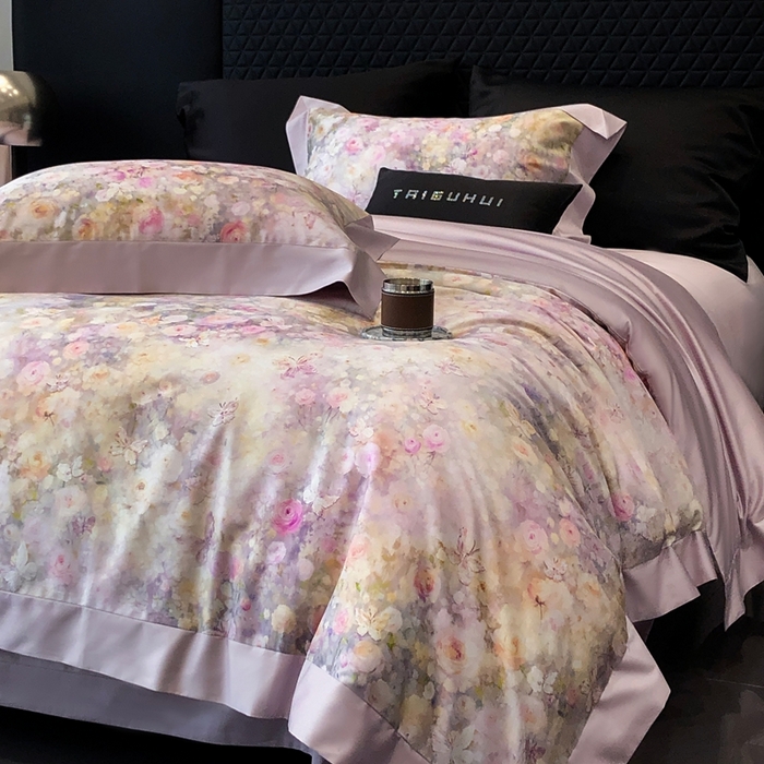 91家纺网 家纺一手货源 找家纺 太古汇家居 2025新款长绒棉纯棉活性丝光工艺数码印花四件套 花屿星辰-紫