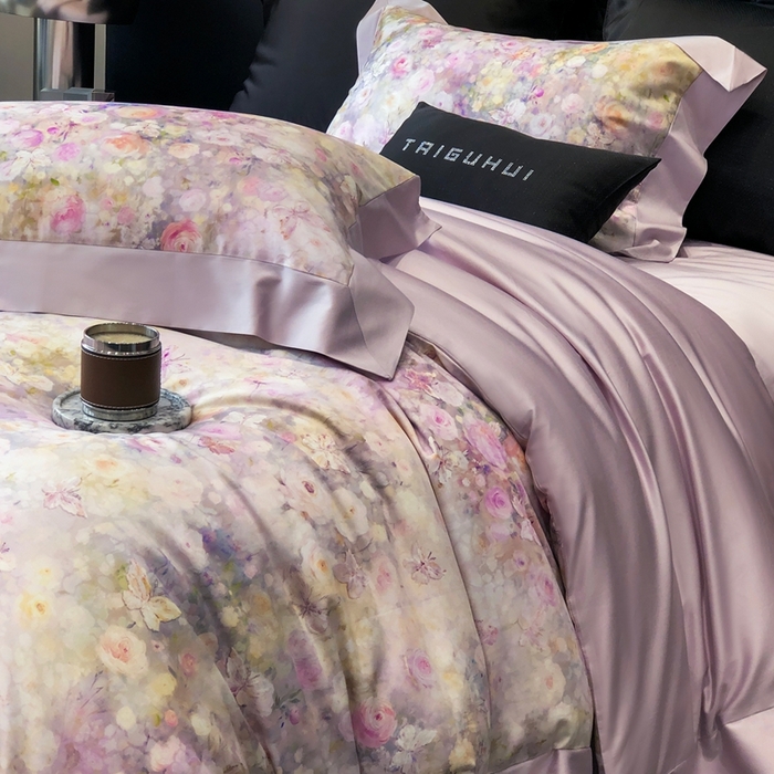 91家纺网 家纺一手货源 找家纺 太古汇家居 2025新款长绒棉纯棉活性丝光工艺数码印花四件套 花屿星辰-紫