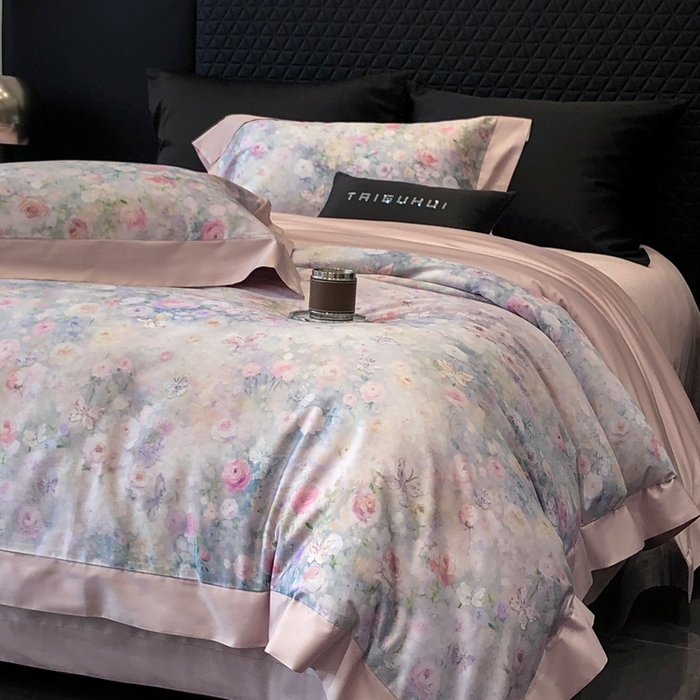 91家纺网 家纺一手货源 找家纺 太古汇家居 2025新款长绒棉纯棉活性丝光工艺数码印花四件套 花屿星辰-粉