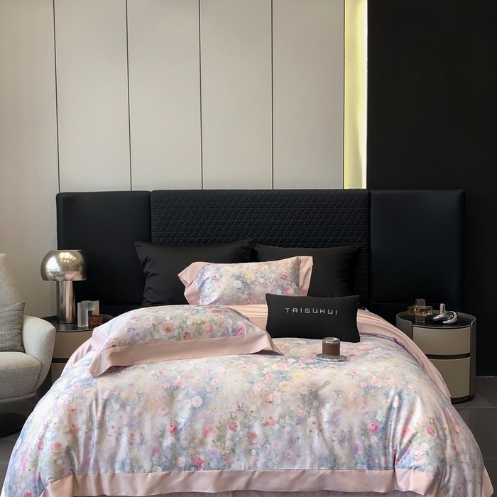 91家纺网 家纺一手货源 找家纺 太古汇家居 2025新款长绒棉纯棉活性丝光工艺数码印花四件套 花屿星辰-粉