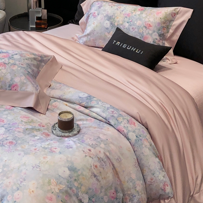 91家纺网 家纺一手货源 找家纺 太古汇家居 2025新款长绒棉纯棉活性丝光工艺数码印花四件套 花屿星辰-粉