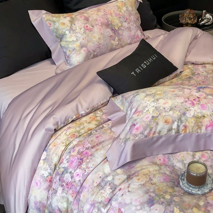 91家纺网 家纺一手货源 找家纺 太古汇家居 2025新款长绒棉纯棉活性丝光工艺数码印花四件套 花屿星辰-紫