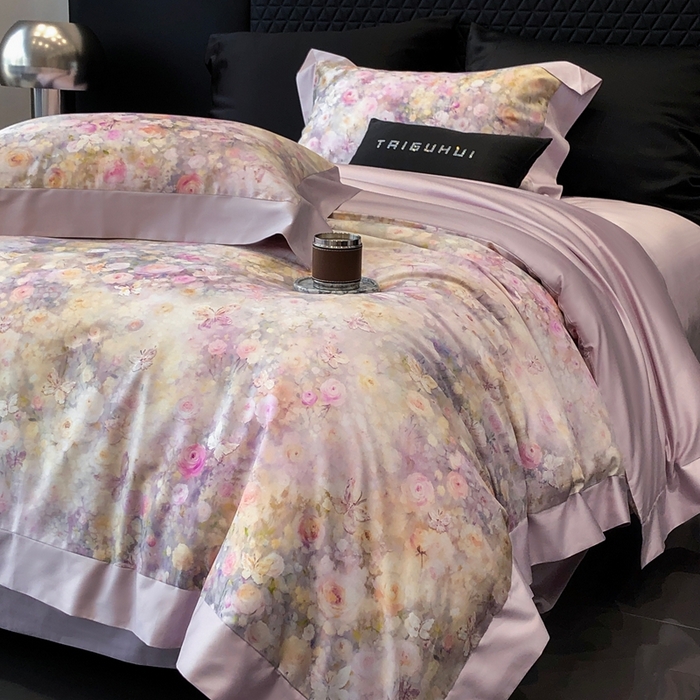 91家纺网 家纺一手货源 找家纺 太古汇家居 2025新款长绒棉纯棉活性丝光工艺数码印花四件套 花屿星辰-紫