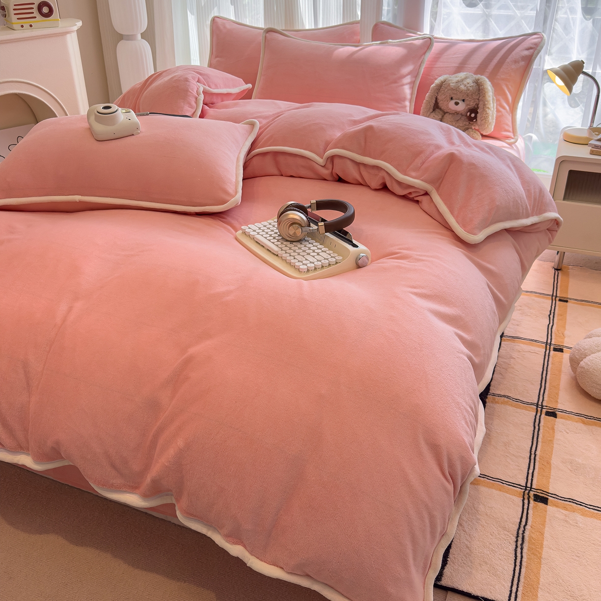 91家纺网 家纺一手货源 找家纺 N先生_2025新款牛奶绒纯色包边四件套 玫瑰粉