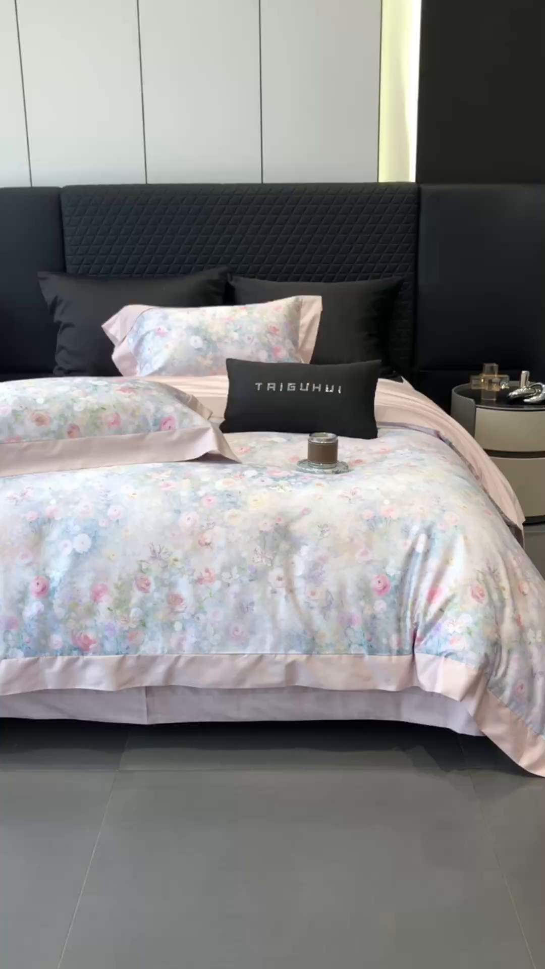 91家纺网 家纺一手货源 找家纺 太古汇家居 2025新款长绒棉纯棉活性丝光工艺数码印花四件套 花屿星辰-粉