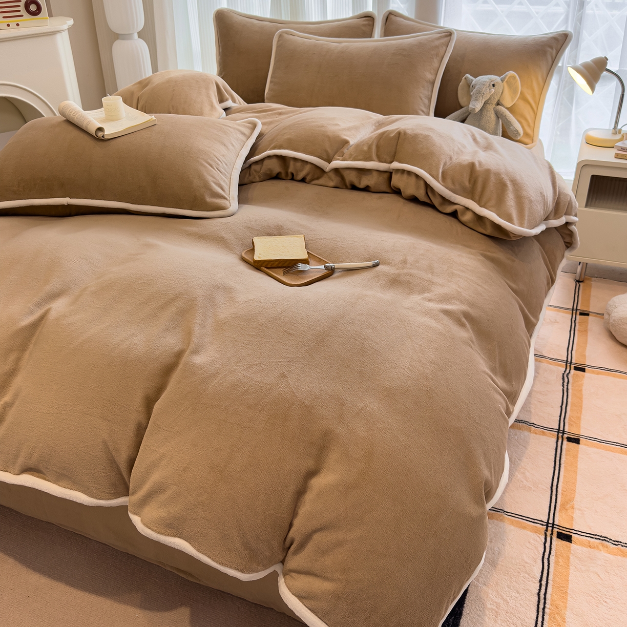 91家纺网 家纺一手货源 找家纺 N先生_2025新款牛奶绒纯色包边四件套 奶茶咖