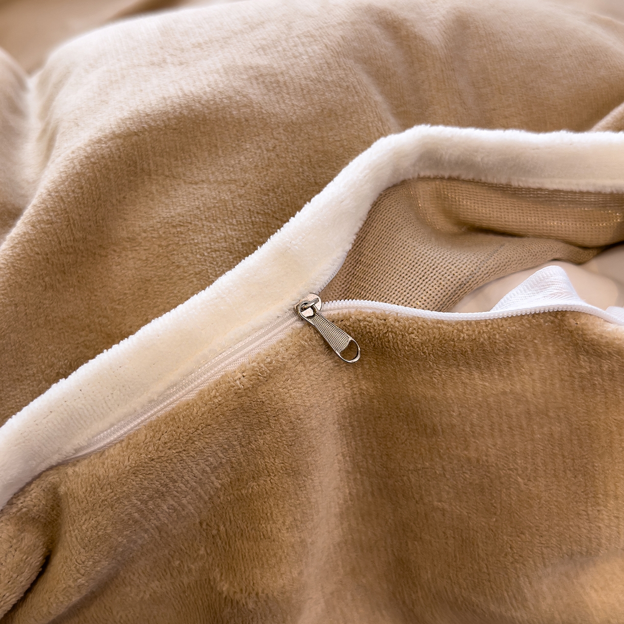 91家纺网 家纺一手货源 找家纺 N先生_2025新款牛奶绒纯色包边四件套 奶茶咖