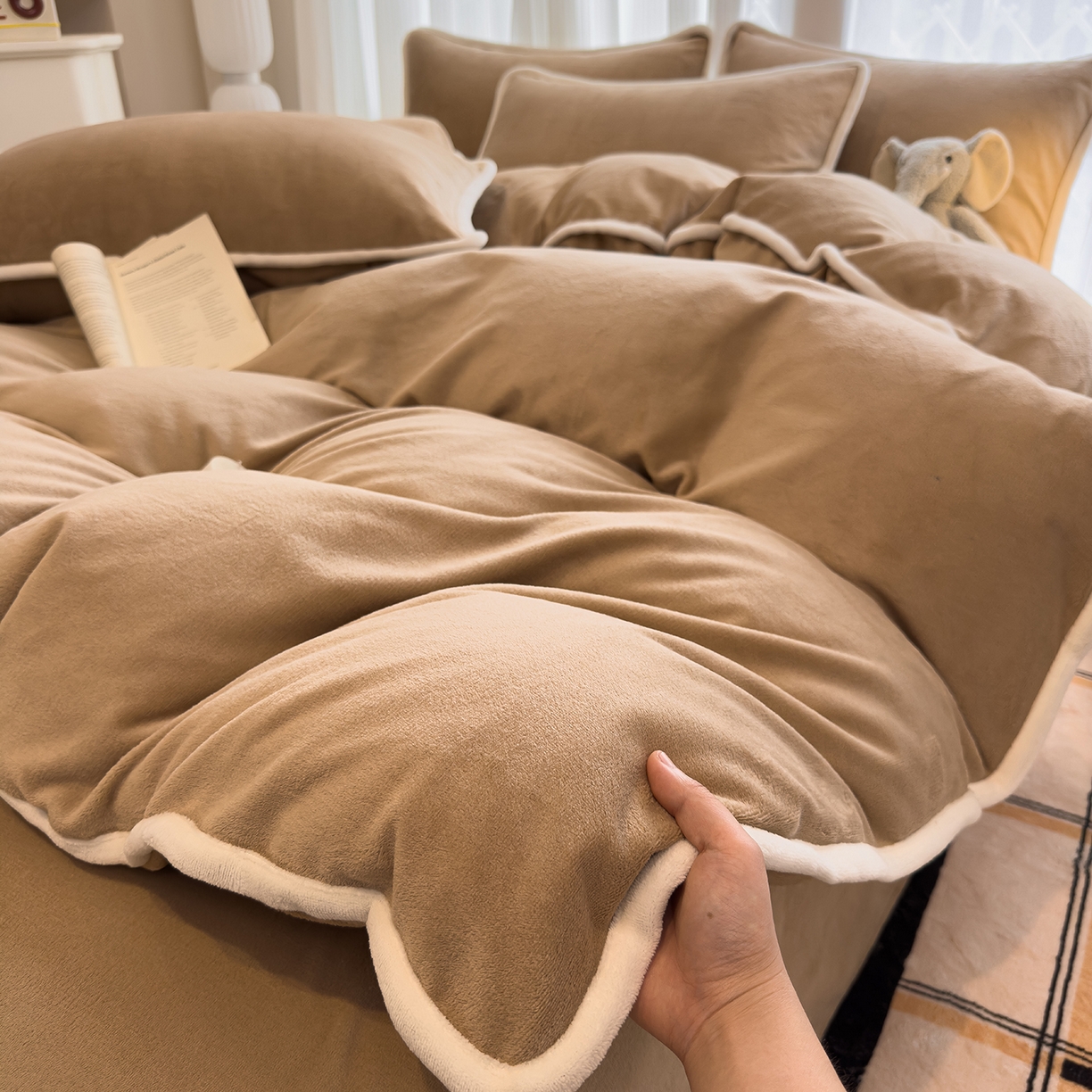 91家纺网 家纺一手货源 找家纺 N先生_2025新款牛奶绒纯色包边四件套 奶茶咖