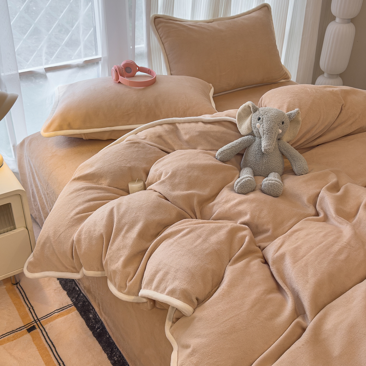 91家纺网 家纺一手货源 找家纺 N先生_2025新款牛奶绒纯色包边四件套 奶杏