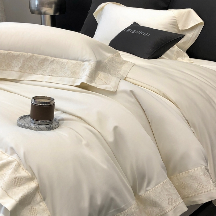 91家纺网 家纺一手货源 找家纺 太古汇家居 2025新款长绒棉纯棉打孔镂空四件套-赫莲娜 赫莲娜-奶昔白