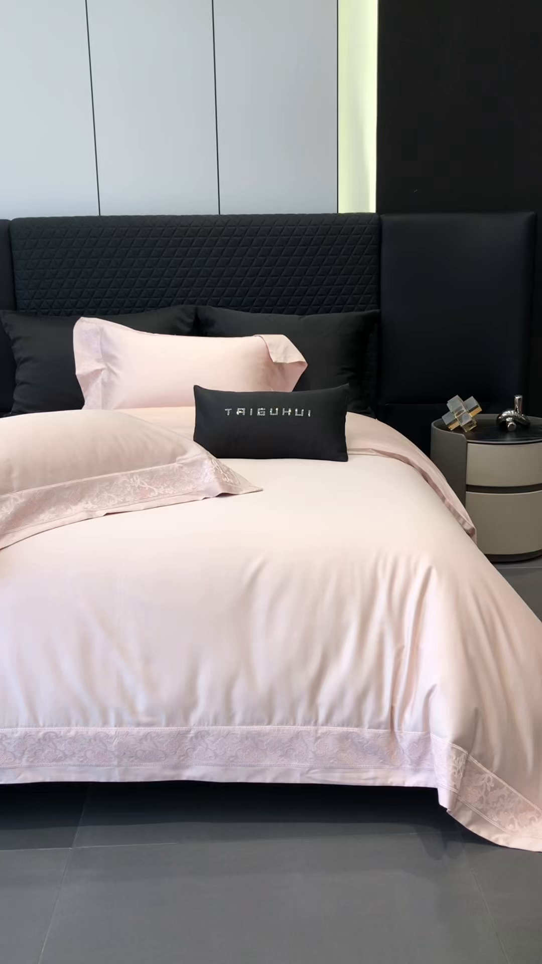 91家纺网 家纺一手货源 找家纺 太古汇家居 2025新款长绒棉纯棉打孔镂空四件套-赫莲娜 赫莲娜-邂逅粉