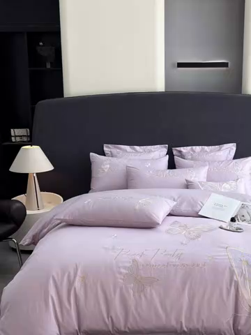 91家纺网 家纺一手货源 找家纺 博纳家纺 2025新款纯棉绣花四件套-蝶舞飞扬 优雅紫