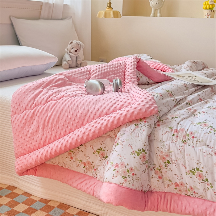 91家纺网 家纺一手货源 找家纺 默忆 2025新款全棉豆豆绒被子豆豆被冬被被芯 花间漫舞