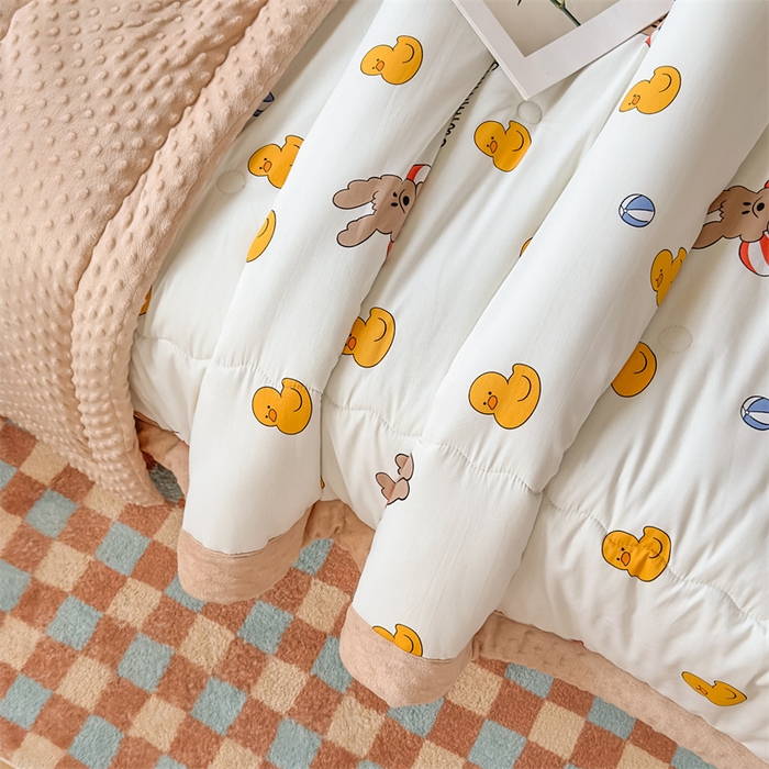 91家纺网 家纺一手货源 找家纺 默忆 2025新款全棉豆豆绒被子豆豆被冬被被芯 游泳小狗