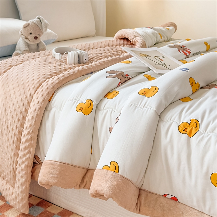 91家纺网 家纺一手货源 找家纺 默忆 2025新款全棉豆豆绒被子豆豆被冬被被芯 游泳小狗