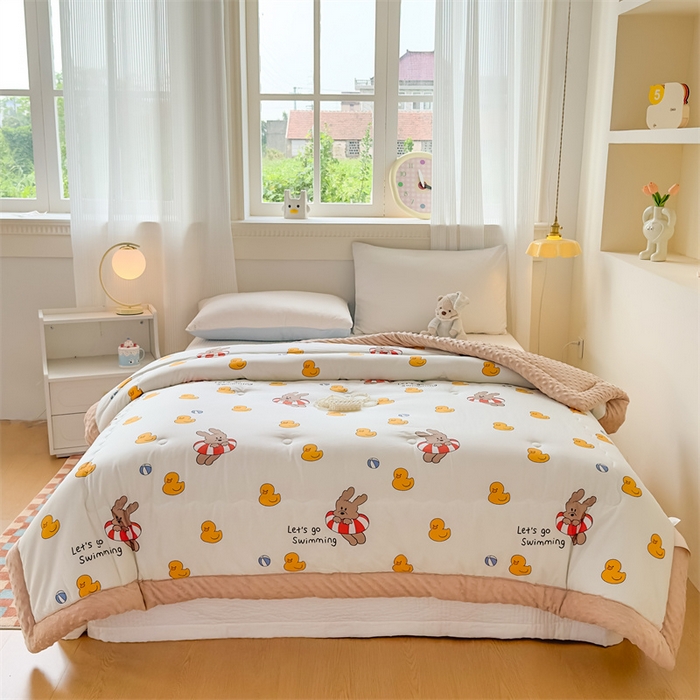 91家纺网 家纺一手货源 找家纺 默忆 2025新款全棉豆豆绒被子豆豆被冬被被芯 游泳小狗