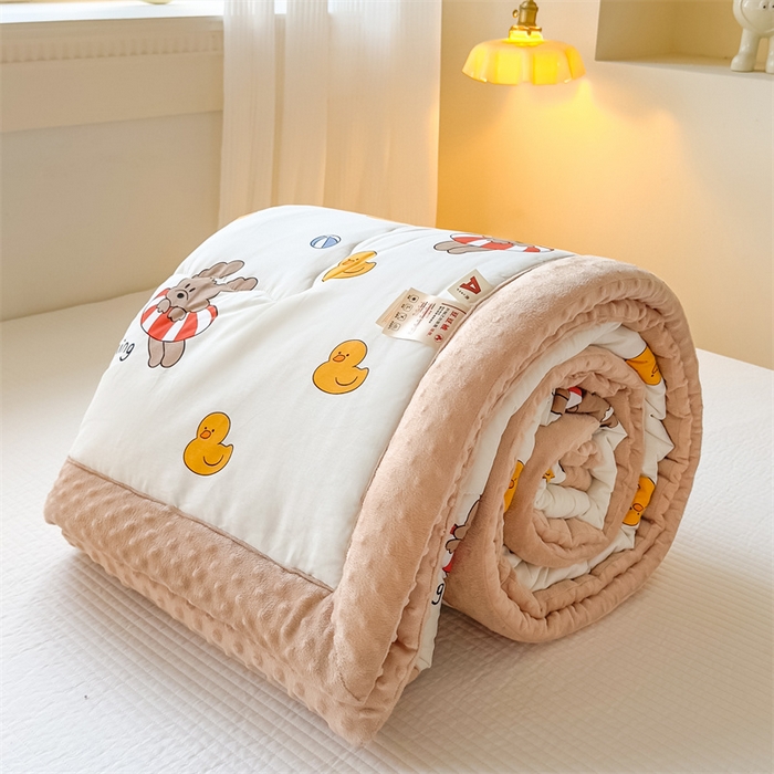 91家纺网 家纺一手货源 找家纺 默忆 2025新款全棉豆豆绒被子豆豆被冬被被芯 游泳小狗