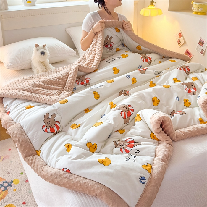 91家纺网 家纺一手货源 找家纺 默忆 2025新款全棉豆豆绒被子豆豆被冬被被芯 游泳小狗