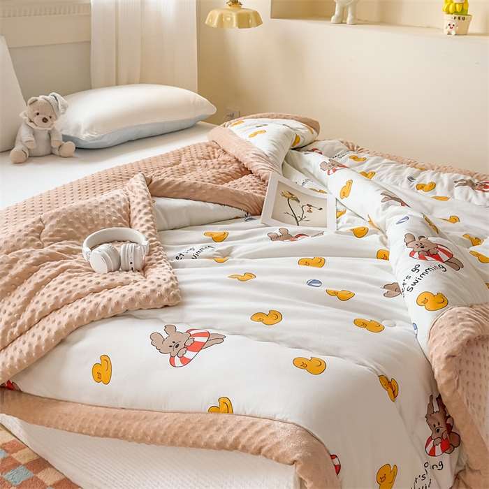 91家纺网 家纺一手货源 找家纺 默忆 2025新款全棉豆豆绒被子豆豆被冬被被芯 游泳小狗